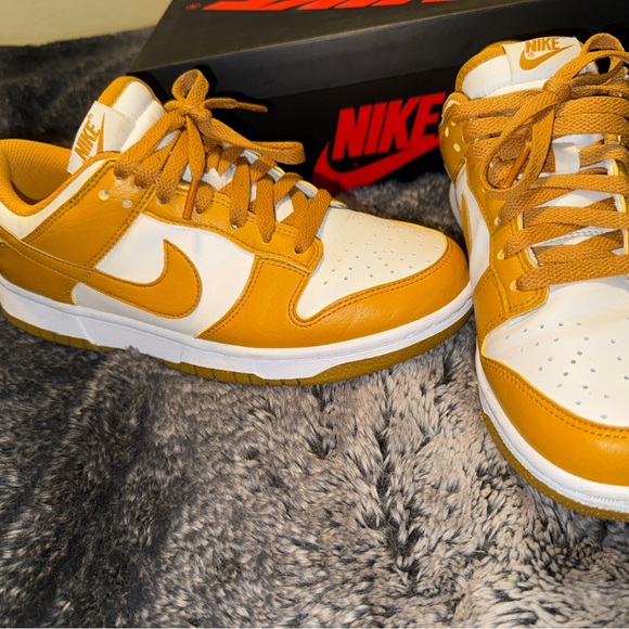 Women’s Nike dunk - Picture 2 of 11